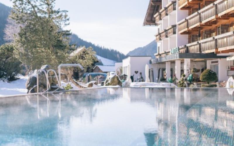 Aussensicht des Hotels Kirchheimerhof mit Aussenpool
