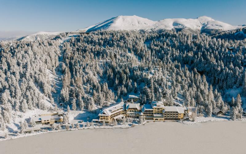 Panorama im Winter des Seehotels Jägerwirt