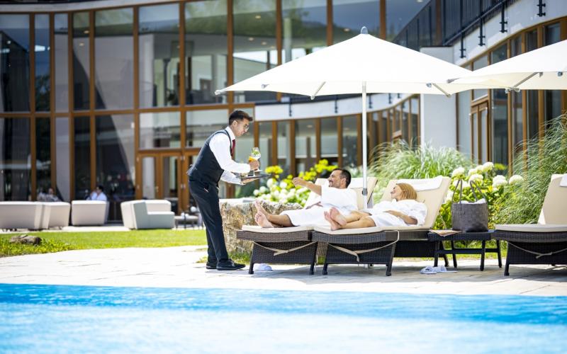 Aussenpool im Hotel Schlosspark Mauerbach