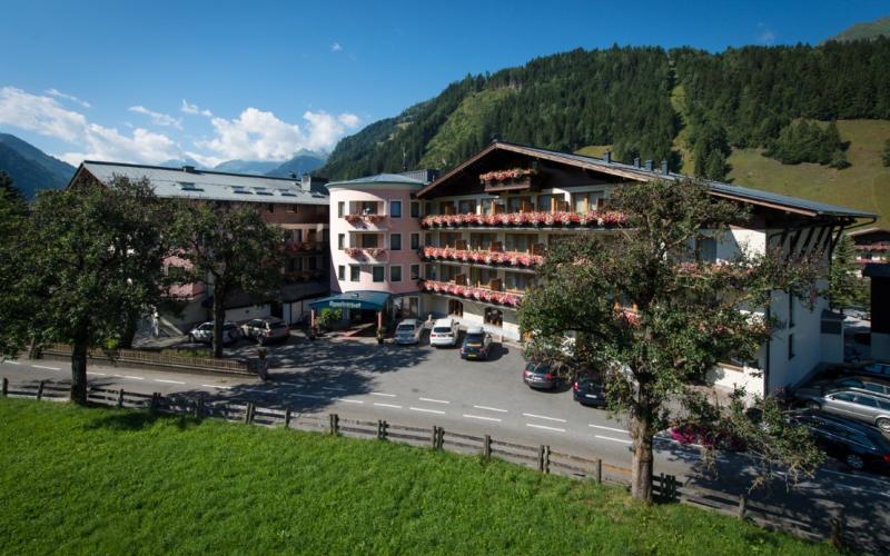 Aussenansicht des Hotels Rauriserhof