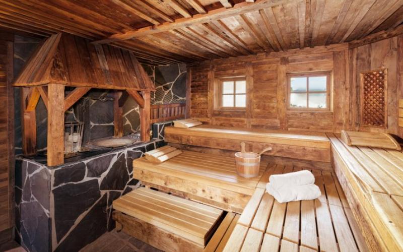 Sauna in rustikalem Landhausstil im Hotel Almesberger
