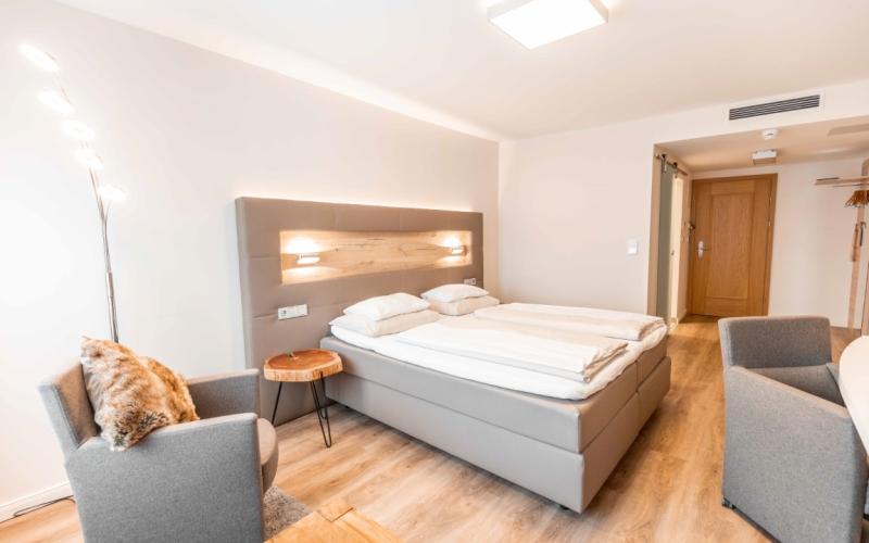 Deluxe-Doppelzimmer Zahmer Kaiser iim DAS WALCHSEE Sportresort