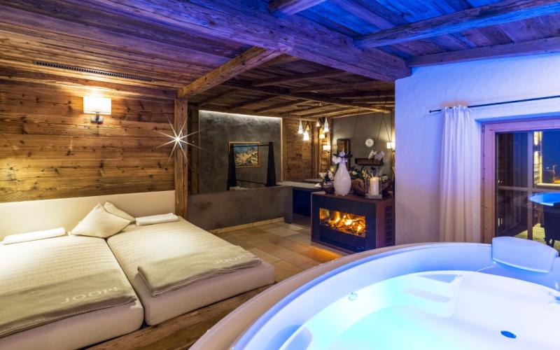 Private Spa Suite mit Whirlpool und Entspannungsliegen im SPA-Hotel Jagdhof