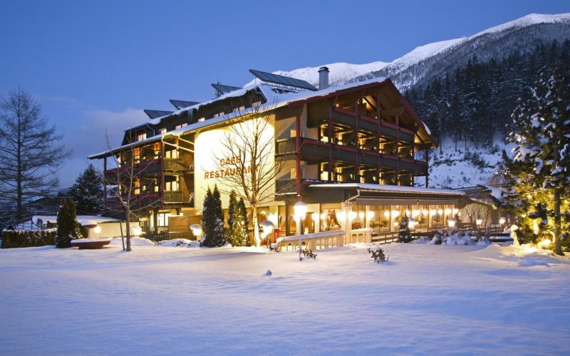Aussenansicht des Kulinarik und Genießerhotels Alpin im Winter