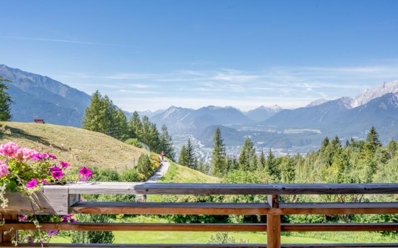 Bilck von der Terrasse des Inntalerhofes in das Inntal
