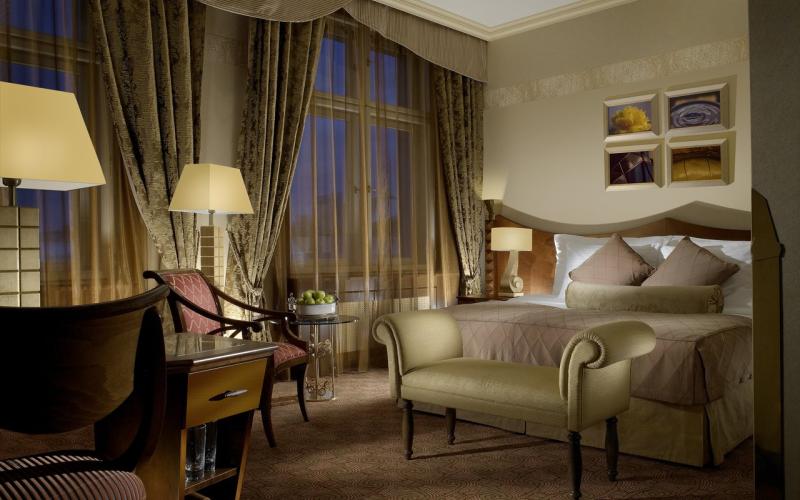 Executive Zimmer mit gediegener Einrichtung im Art Deco Imperial Hotel Prag
