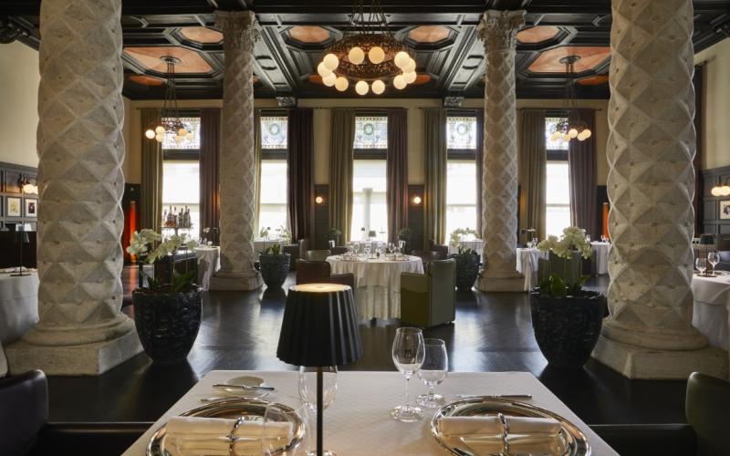 Restaurant mit historischem Design und Säulen im Kempinski Palace Portoroz