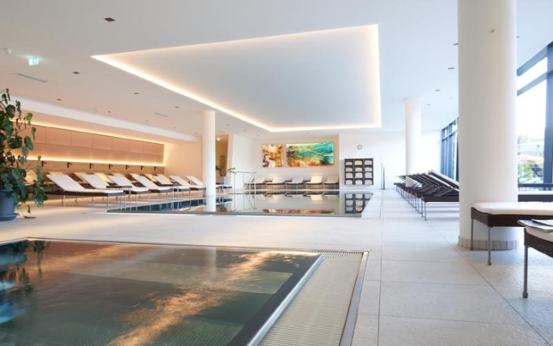 Hallenbad im Spabereich des Spa Hotel Bründl