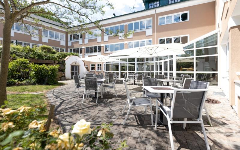 Hotel Traumvogel Garten und Terrasse