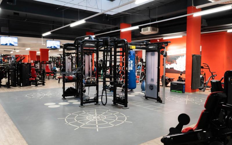 Geräumige Crossfit-Area im CleverFit Wien Neubau