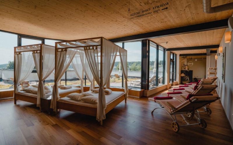 Wellnessbereich mit Ruheraum im Vitalreich des Garten-Hotels Ochensberger
