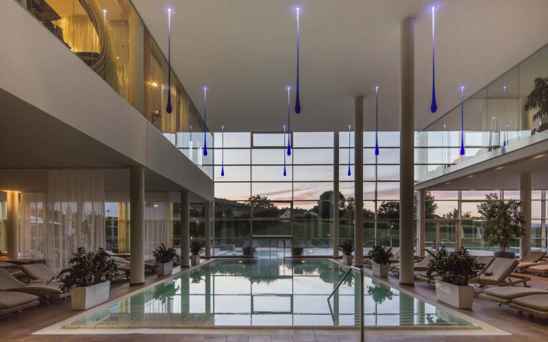 Indoor Schwimmbad im Spabereich des SPA Resorts Styria