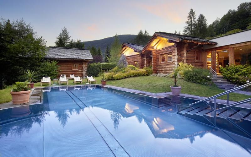 Aussenpool im Spabereich im DAS RONACHER Thermal und Spa Resort