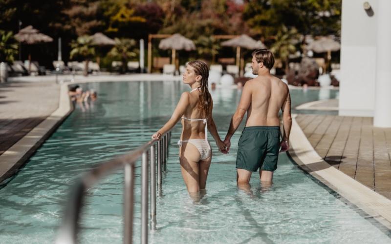 Karibik Lagune im Aussenbereich des Spa Resort Geinberg