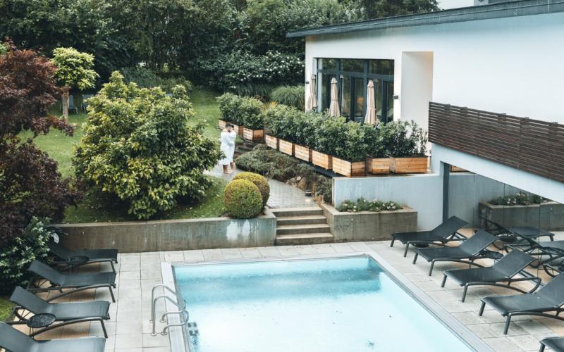 Aussenpool des Wellnessbereiches des Vulkanlandhotels Legenstein