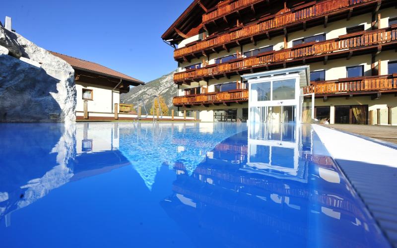 Aussenpool des Hotels Post am See