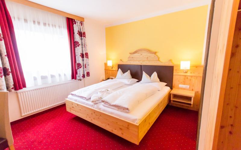 Beispiel eines Doppelzimmers im Hotel GUT Trattlerhof und Chalets