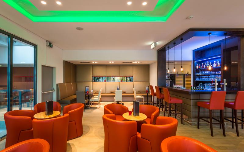 Bar im Thermenhotel ALL IN RED