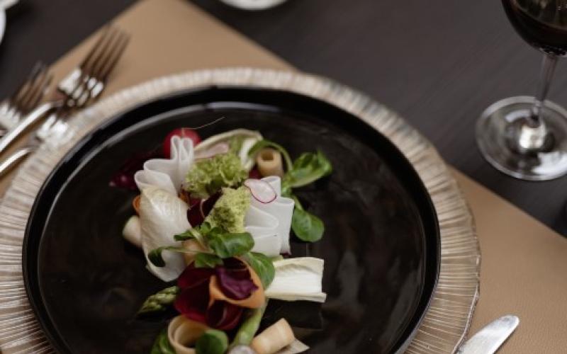 Ein gedeckter Tisch im DAS RONACHER Thermal und Spa Resort