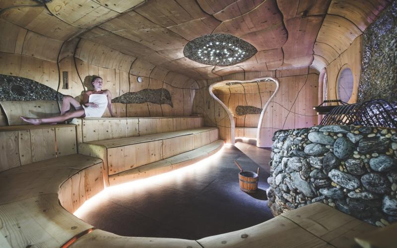 Ein Gast in der Sauna des Hotels Klosterbräu und Spa