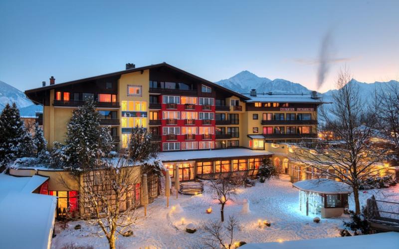 Aussenansicht im Winter des Hotels Latini