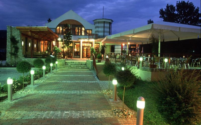 Aussenansicht der Seeseite des Boutique Seehotels Erla