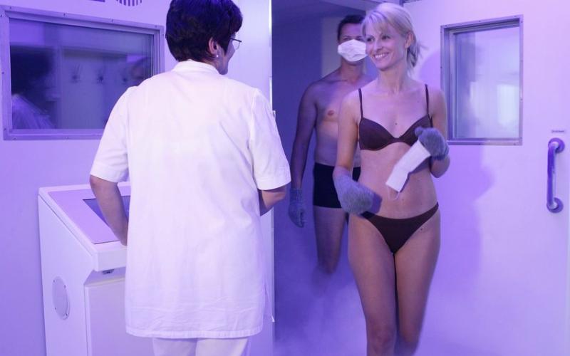 Eine Dame im Radonarium des Gesundheitsresorts Lebensquell Bad Zell