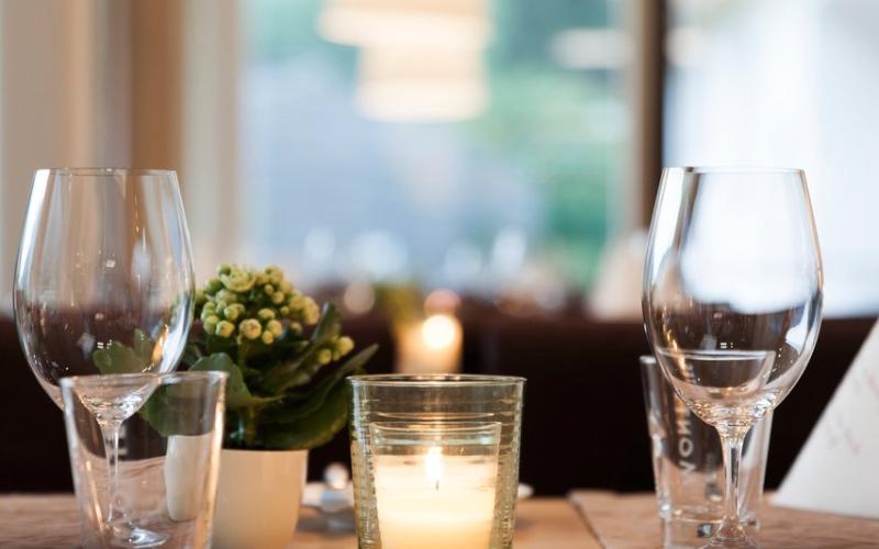 Detailansicht eines gedeckten Tisches im Hotel Fischer am See