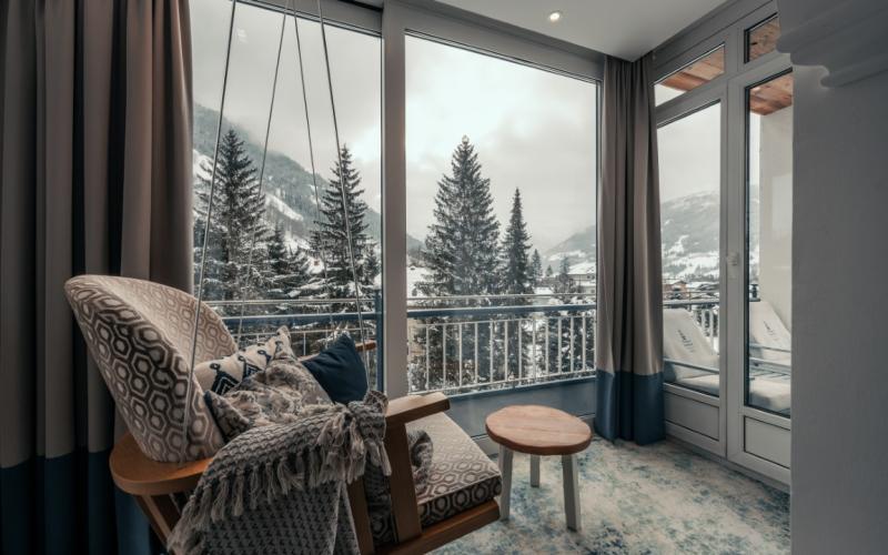 Doppelzimmer Detailsansicht mit Ausblick auf die Umgebung aus dem Wellnesshotel Sendlhofer´s