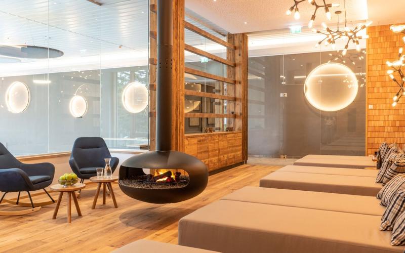 Ruheraum Kaminfeuer im Wellnessbereich des Hotels Das KATSCHBERG