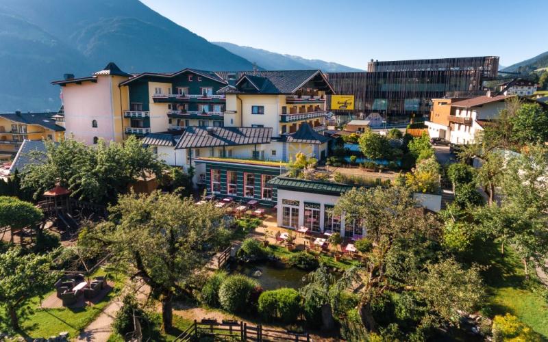 Luftbild des Hotels Kohlerhof im Sommer