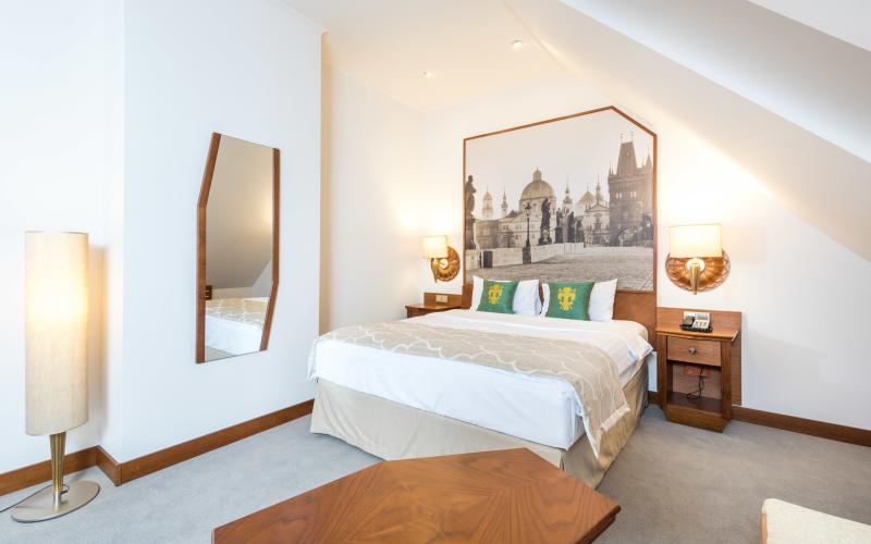 Beispiel eines hellen Doppelzimmers Lindner Hotel Prague Castle