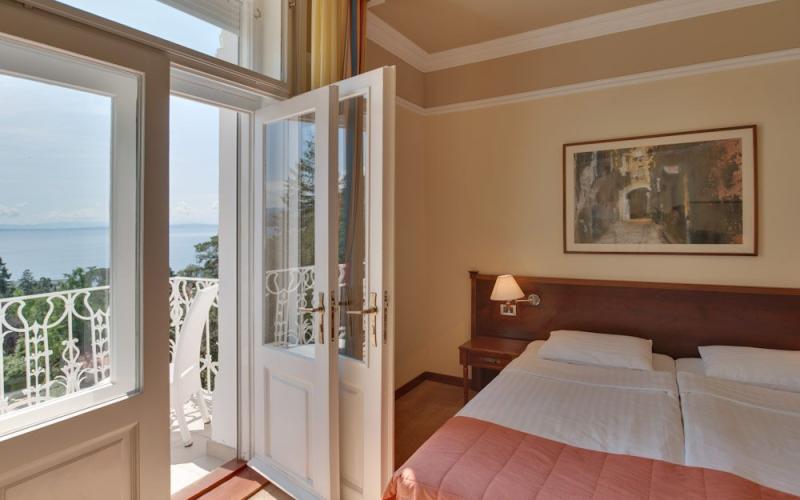 Doppelzimmer mit Balkon im Hotel Bristol Opatija