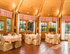 Restaurant festlich eingedeckt im Landhotel Wachau