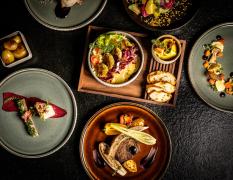 Mehrere Teller des Restaurants der Therme Laa - Hotel und Silent Spa