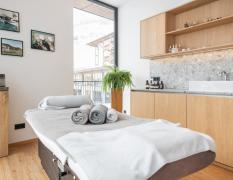 Einblick in eine Behandlungskabine im Beauty-Bereich des Hotels Nesslerhof