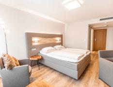 Deluxe-Doppelzimmer Zahmer Kaiser iim DAS WALCHSEE Sportresort