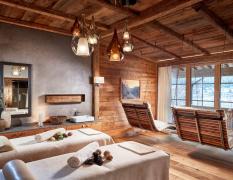 Spa-Bereich mit Behandlungs- und Schwebeliegen im SPA-Hotel Jagdhof
