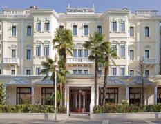 Aussenansicht der historischen Frontseite des Grand Hotels Trieste und Victoria