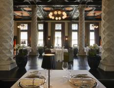 Restaurant mit historischem Design und Säulen im Kempinski Palace Portoroz