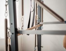 Detailansicht von Geräten im The Flou Pilates