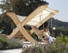 Große Schaukel im Garten des Hotels Moorheilbad Harbach
