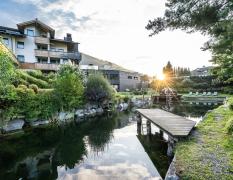 Dolomiten Residenz Sporthotel Sillian Aussenansicht mit Teich in der Dolomiten Residenz Sporthotel Sillian