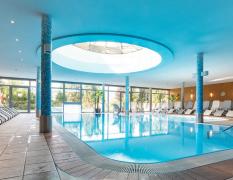 Poolansicht innen im Hotel-Restaurant Grimmingblick