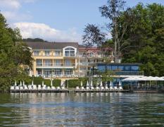 Seehotel Dr. Jilly Aussenasicht von der Seerichtung auf das Seehotel Dr. Jilly