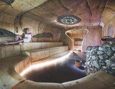 Ein Gast in der Sauna des Hotels Klosterbräu und Spa