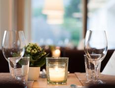 Detailansicht eines gedeckten Tisches im Hotel Fischer am See