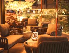 Sonnenlounge am Abend im Hotel Zum Ritter im Tannheimer Tal