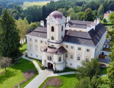 Aussenansicht des Schlosshotels Rosenau
