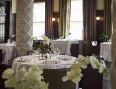 Restaurant mit historischem Design und Säulen im Hotel Palace Portoroz